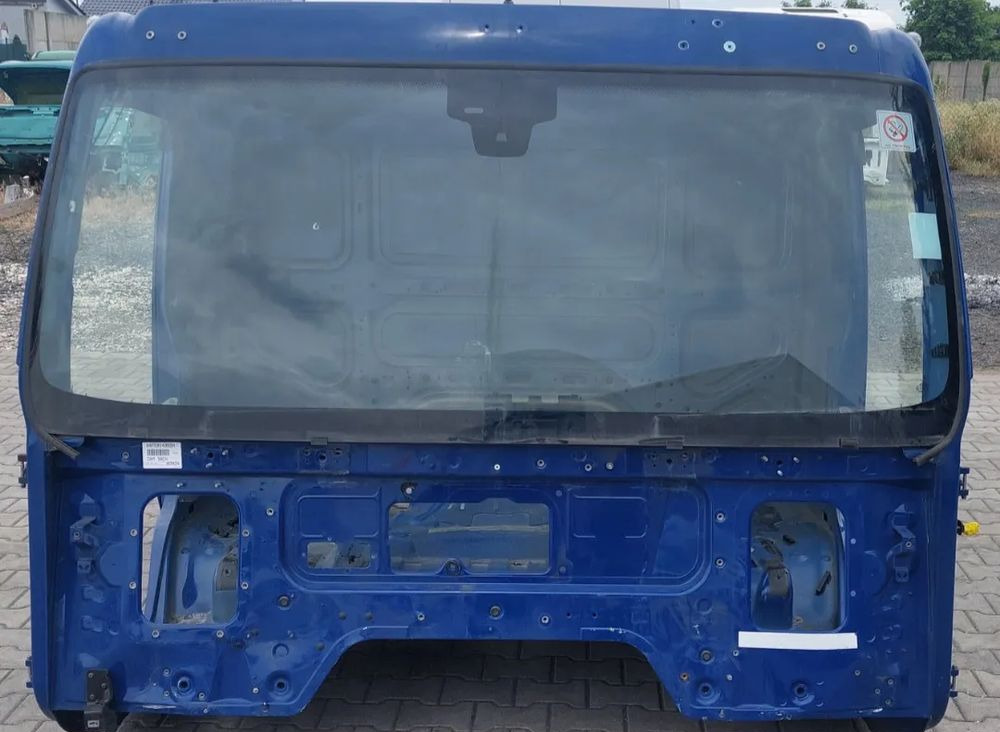 KABINA VOLVO FL 2022R - Fülke - Teherautó: 1 kép. KABINA VOLVO FL 2022R - Fülke - Teherautó: 1 kép.