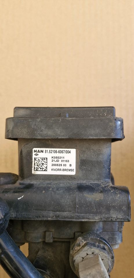 MAN TG3 TGX MODULATOR ZAWÓR EBS 81.52106-6067 K050211 - Fék alkatrészek: 2 kép. MAN TG3 TGX MODULATOR ZAWÓR EBS 81.52106-6067 K050211 - Fék alkatrészek: 2 kép.