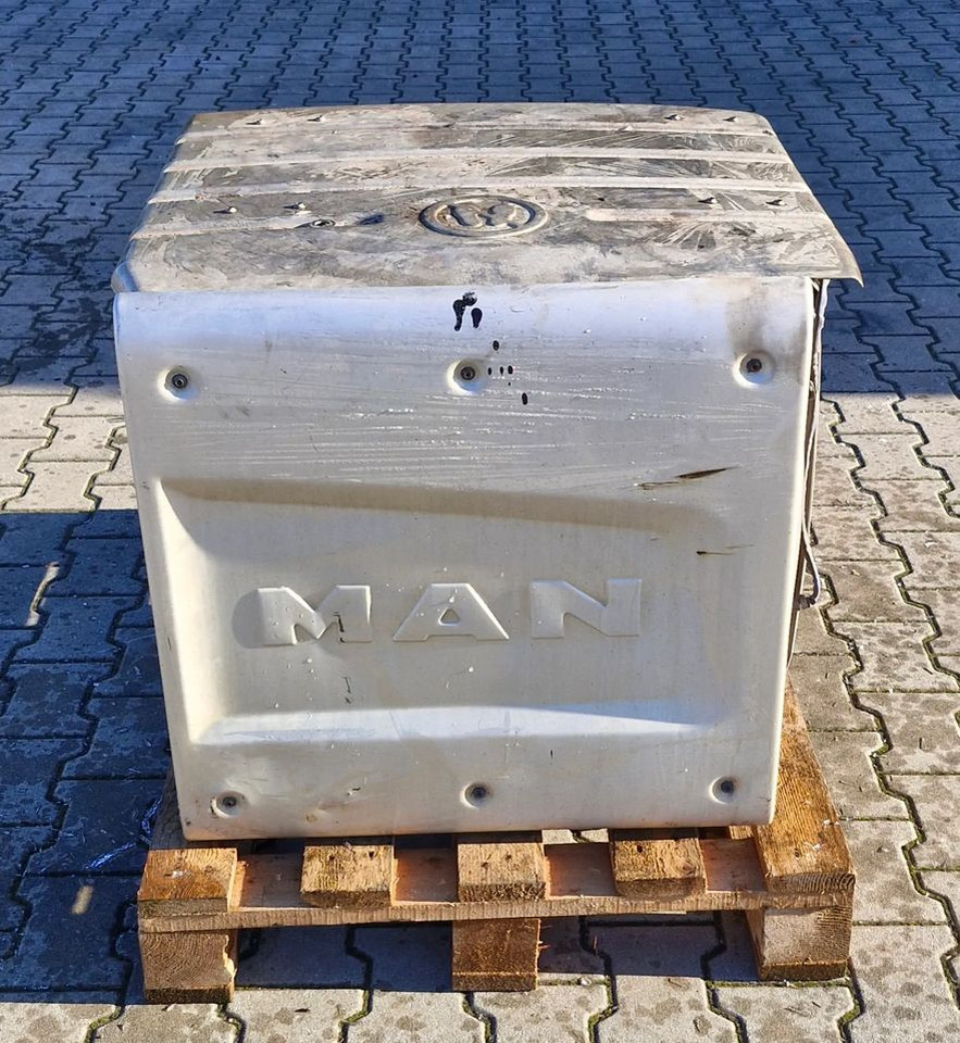 MAN TG3 TGX TGS KATALIZATOR TŁUMIK 81.151036182 81.151030164 - Katalizátor: 1 kép. MAN TG3 TGX TGS KATALIZATOR TŁUMIK 81.151036182 81.151030164 - Katalizátor: 1 kép.