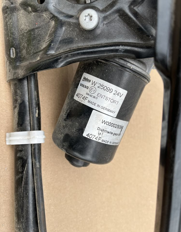 Mechanizm wycieraczek Volvo FH4 FH 5 kompletny cięgno prowadnica - Ablaktörlő - Teherautó: 2 kép. Mechanizm wycieraczek Volvo FH4 FH 5 kompletny cięgno prowadnica - Ablaktörlő - Teherautó: 2 kép.