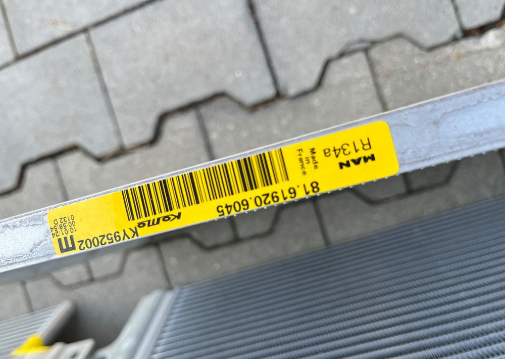 NOWA Chłodnica klimatyzacji MAN TG3 TGX TGS nowy model skraplacz - Kondenzátor - Teherautó: 3 kép. NOWA Chłodnica klimatyzacji MAN TG3 TGX TGS nowy model skraplacz - Kondenzátor - Teherautó: 3 kép.