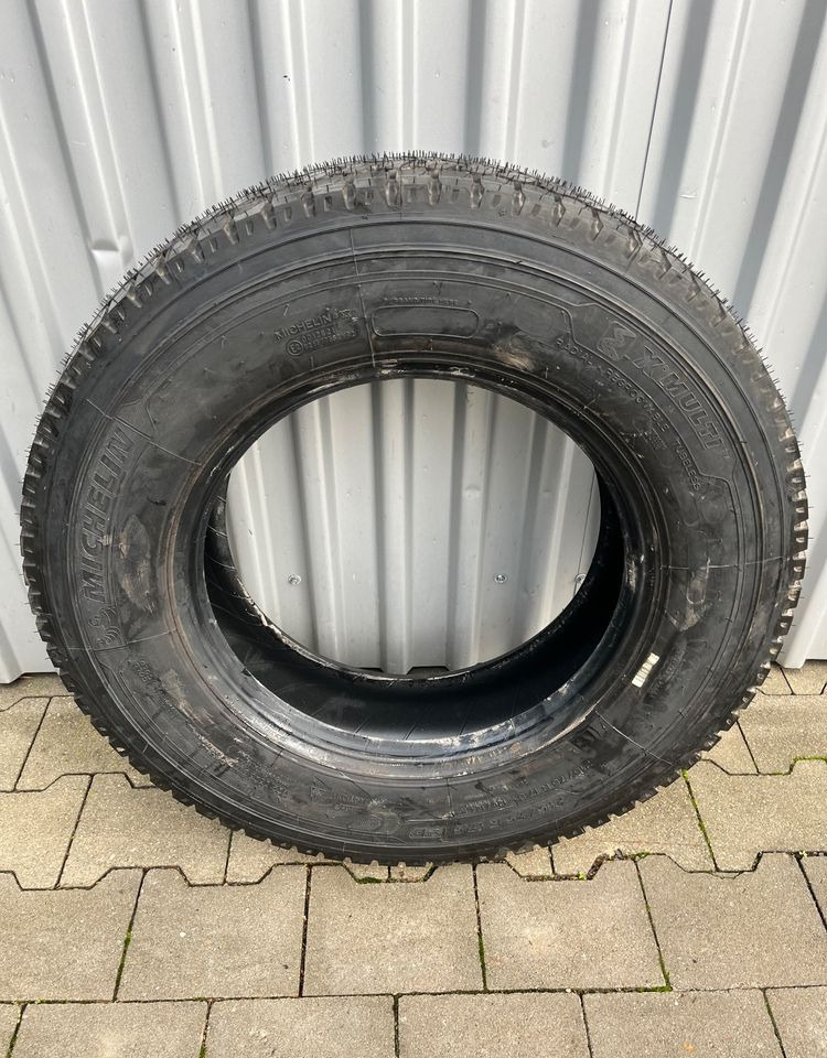 NOWA Opona Michelin X Multi 215/75R 17.5” - Gumiabroncs - Teherautó: 1 kép. NOWA Opona Michelin X Multi 215/75R 17.5” - Gumiabroncs - Teherautó: 1 kép.