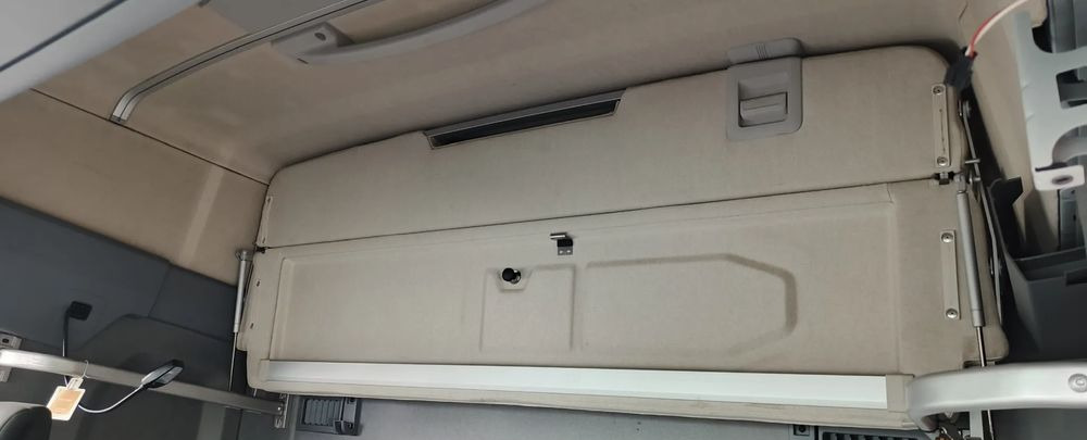 RENAULT GAMA T ŁÓŻKO GÓRNE LEŻANKA - Fülke és belső tér - Teherautó: 2 kép. RENAULT GAMA T ŁÓŻKO GÓRNE LEŻANKA - Fülke és belső tér - Teherautó: 2 kép.