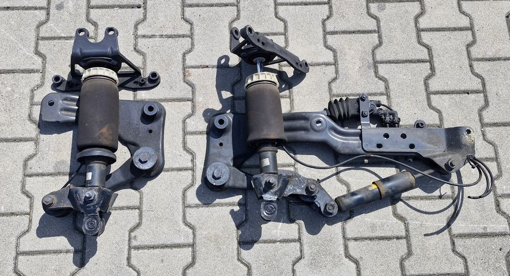 SCANIA P NGT ZAWIESZENIE KABINY TYŁ - Fülke felfüggesztés - Teherautó: 1 kép. SCANIA P NGT ZAWIESZENIE KABINY TYŁ - Fülke felfüggesztés - Teherautó: 1 kép.