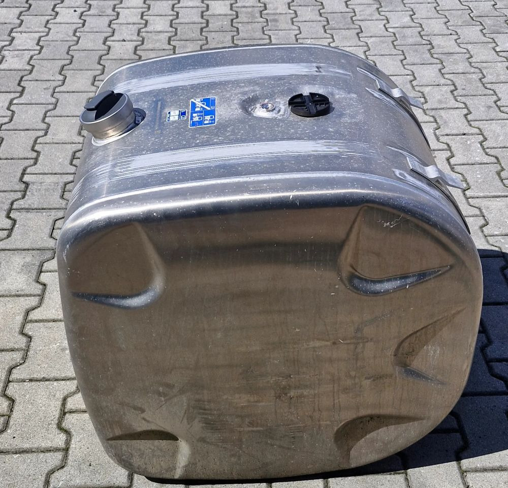 SCANIA R S ZBIORNIK PALIWA 200L NOWY - Üzemanyagrendszer: 5 kép. SCANIA R S ZBIORNIK PALIWA 200L NOWY - Üzemanyagrendszer: 5 kép.