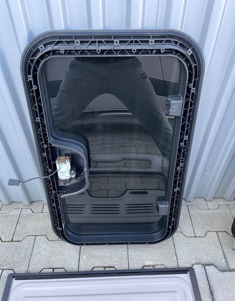 Szyberdach DAF XF Space cab kompletny jak NOWY - Karosszéria és külső - Teherautó: 3 kép. Szyberdach DAF XF Space cab kompletny jak NOWY - Karosszéria és külső - Teherautó: 3 kép.