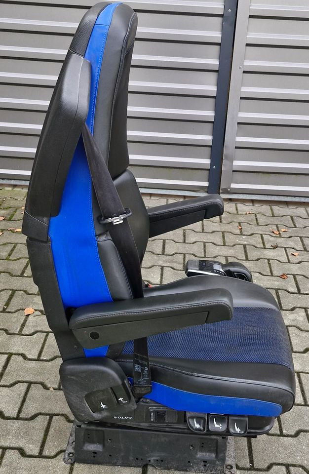 VOLVO FH5 FM5 FOTEL KIEROWCY UK - Fülke és belső tér: 3 kép. VOLVO FH5 FM5 FOTEL KIEROWCY UK - Fülke és belső tér: 3 kép.