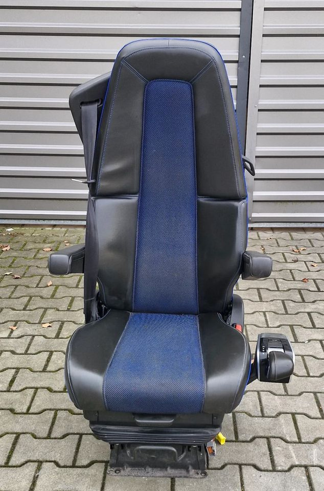 VOLVO FH5 FM5 FOTEL KIEROWCY UK - Fülke és belső tér: 1 kép. VOLVO FH5 FM5 FOTEL KIEROWCY UK - Fülke és belső tér: 1 kép.