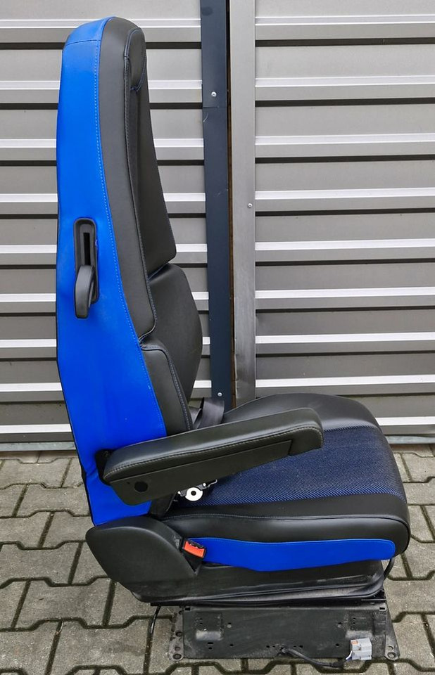 VOLVO FH5 FM5 FOTEL PASAŻERA UK - Fülke és belső tér: 3 kép. VOLVO FH5 FM5 FOTEL PASAŻERA UK - Fülke és belső tér: 3 kép.