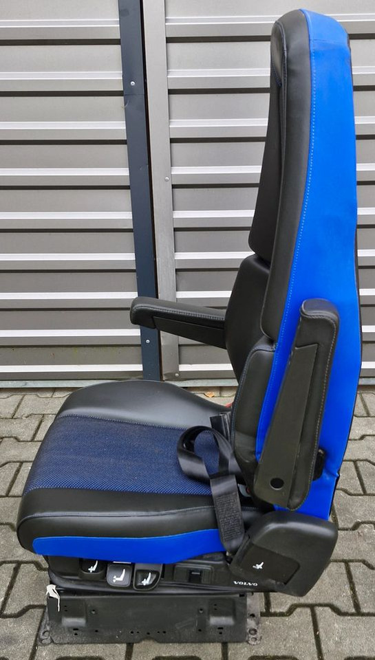 VOLVO FH5 FM5 FOTEL PASAŻERA UK - Fülke és belső tér: 4 kép. VOLVO FH5 FM5 FOTEL PASAŻERA UK - Fülke és belső tér: 4 kép.