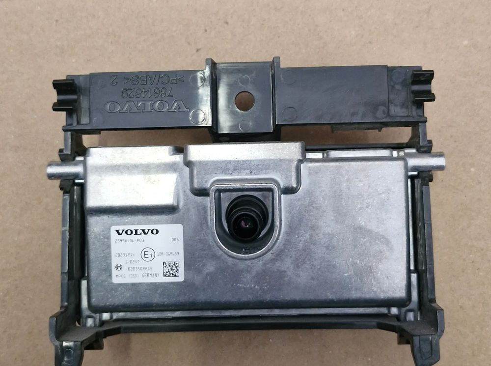 VOLVO FH5 FM5 KAMERA RADAR 23998406.P03 - Fülke és belső tér: 1 kép. VOLVO FH5 FM5 KAMERA RADAR 23998406.P03 - Fülke és belső tér: 1 kép.