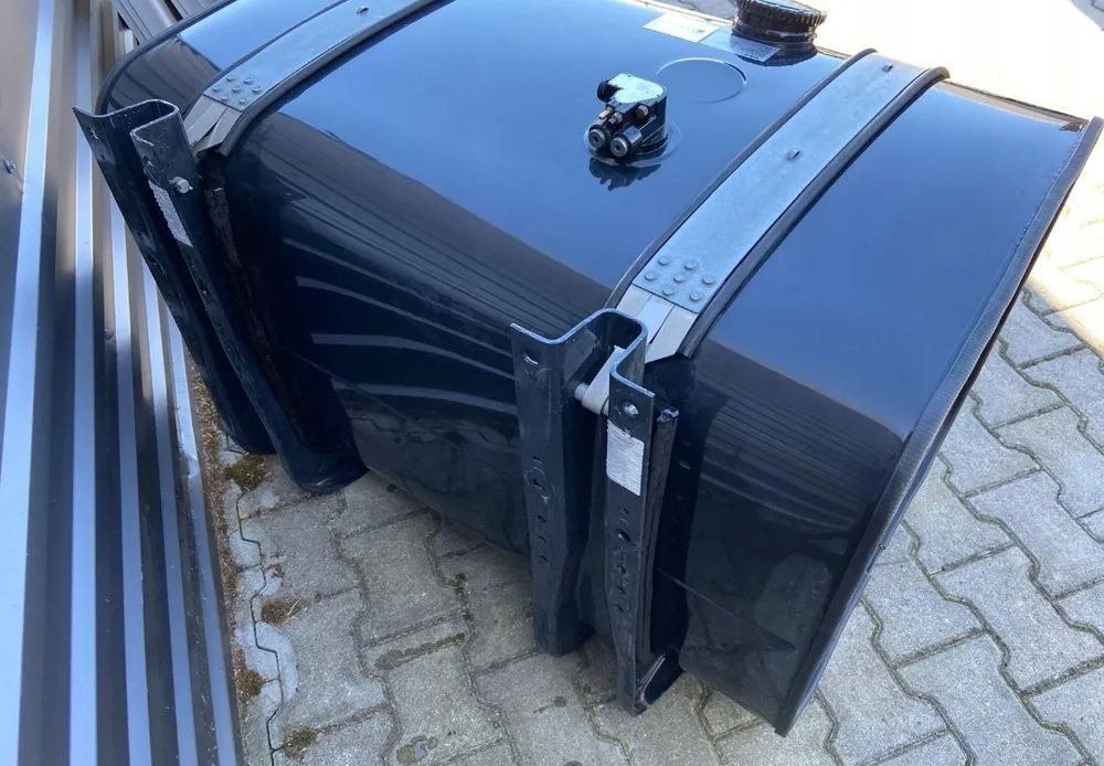 ZBIORNIK PALIWA 400L MAN TGX TGS TG3 NOWY - Üzemanyag tartály - Teherautó: 4 kép. ZBIORNIK PALIWA 400L MAN TGX TGS TG3 NOWY - Üzemanyag tartály - Teherautó: 4 kép.