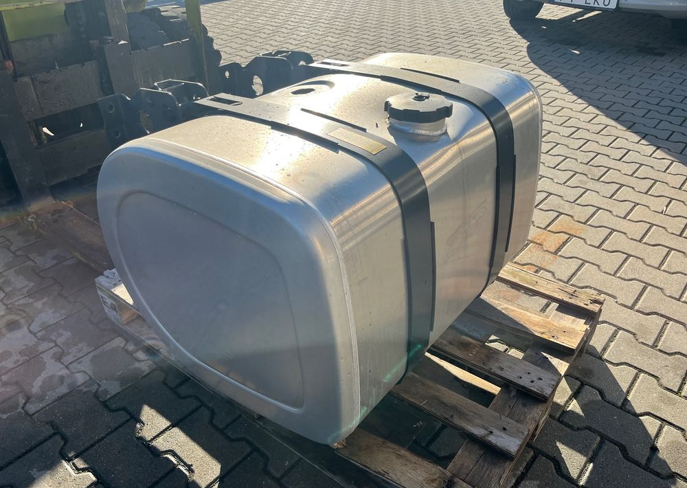 Zbiornik paliwa Volvo FH FM Renault 255 L low deck megi bak - Üzemanyagrendszer - Teherautó: 5 kép. Zbiornik paliwa Volvo FH FM Renault 255 L low deck megi bak - Üzemanyagrendszer - Teherautó: 5 kép.