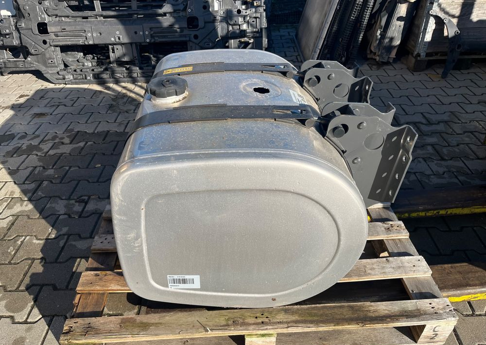 Zbiornik paliwa Volvo FH FM Renault 255 L low deck megi bak - Üzemanyagrendszer - Teherautó: 2 kép. Zbiornik paliwa Volvo FH FM Renault 255 L low deck megi bak - Üzemanyagrendszer - Teherautó: 2 kép.
