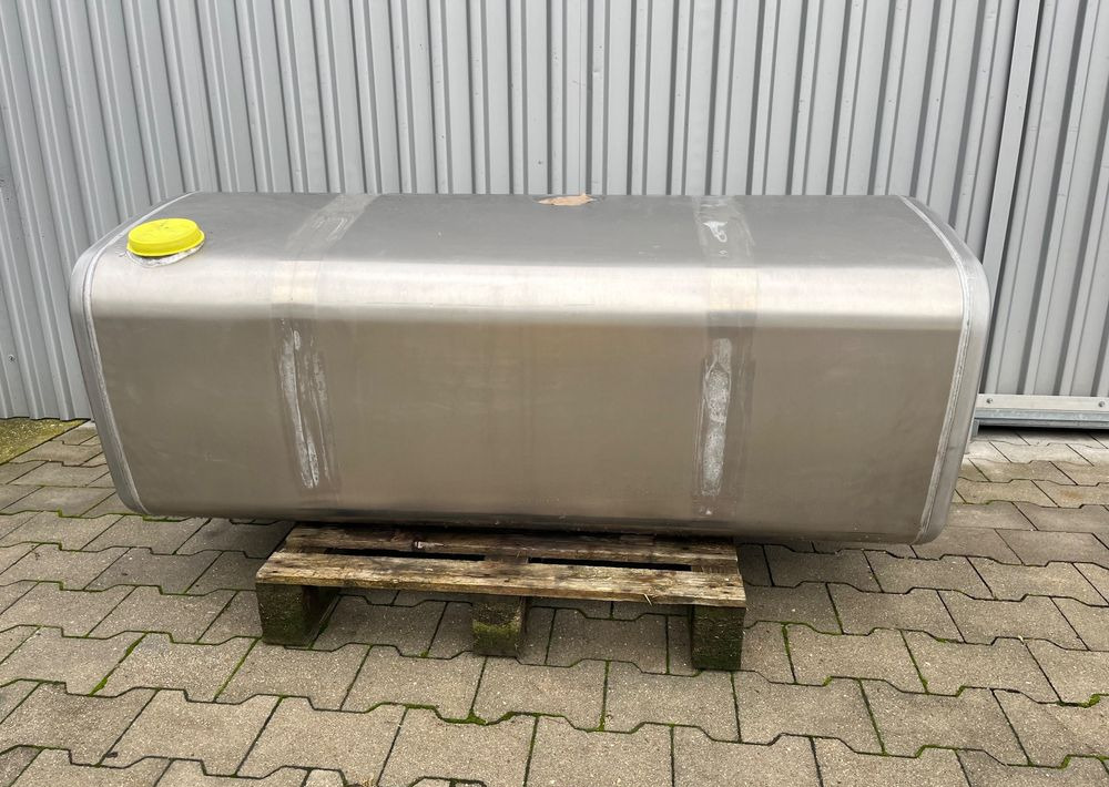 Zbiornik paliwa Volvo FH FM Renault 445 litrów bak low deck - Üzemanyagrendszer - Teherautó: 1 kép. Zbiornik paliwa Volvo FH FM Renault 445 litrów bak low deck - Üzemanyagrendszer - Teherautó: 1 kép.