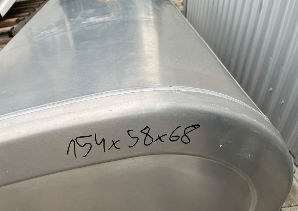 Zbiornik paliwa Volvo FH FM Renault 475 litrów bak low deck - Üzemanyagrendszer - Teherautó: 5 kép. Zbiornik paliwa Volvo FH FM Renault 475 litrów bak low deck - Üzemanyagrendszer - Teherautó: 5 kép.