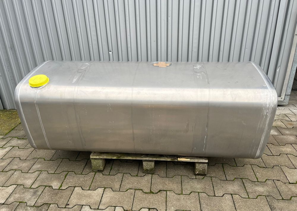 Zbiornik paliwa Volvo FH FM Renault 475 litrów bak low deck - Üzemanyagrendszer - Teherautó: 1 kép. Zbiornik paliwa Volvo FH FM Renault 475 litrów bak low deck - Üzemanyagrendszer - Teherautó: 1 kép.