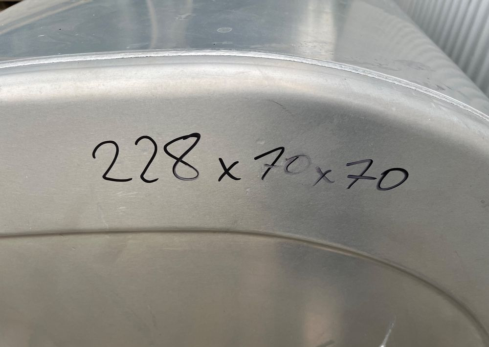 Zbiornik paliwa Volvo FH Renault 900 litrów bak jak nowy - Üzemanyagrendszer - Teherautó: 5 kép. Zbiornik paliwa Volvo FH Renault 900 litrów bak jak nowy - Üzemanyagrendszer - Teherautó: 5 kép.