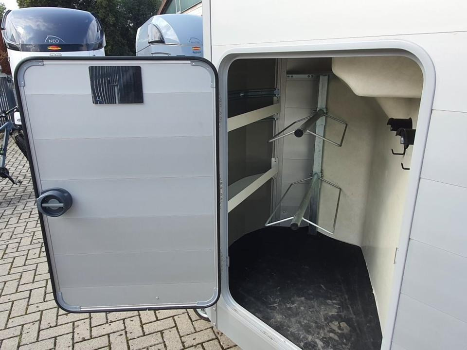 ALU Pferdeanhänger Ifor Williams HB 506 Flügeltür Sattelkammer - Lószállító utánfutó: 5 kép. ALU Pferdeanhänger Ifor Williams HB 506 Flügeltür Sattelkammer - Lószállító utánfutó: 5 kép.
