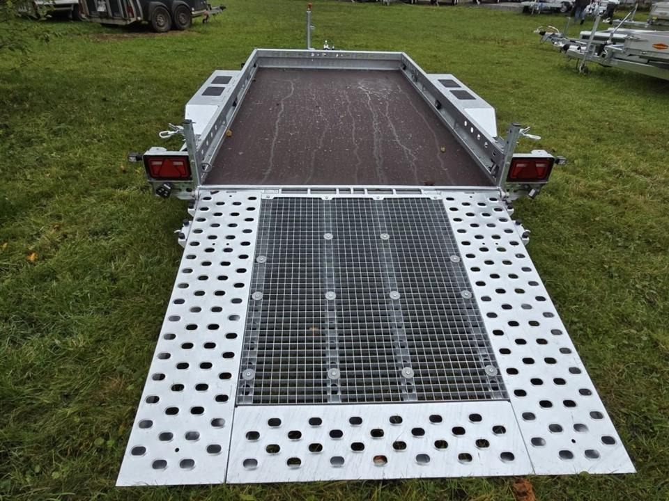 Böckmann BT TS 3518/3t PKW-Anhänger Baumaschinentransporter 3,5 t - Gépszállító utánfutó: 5 kép. Böckmann BT TS 3518/3t PKW-Anhänger Baumaschinentransporter 3,5 t - Gépszállító utánfutó: 5 kép.