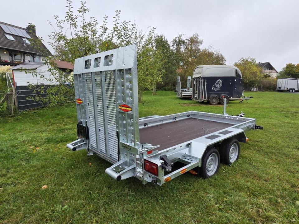 Böckmann BT TS 3518/3t PKW-Anhänger Baumaschinentransporter 3,5 t - Gépszállító utánfutó: 4 kép. Böckmann BT TS 3518/3t PKW-Anhänger Baumaschinentransporter 3,5 t - Gépszállító utánfutó: 4 kép.