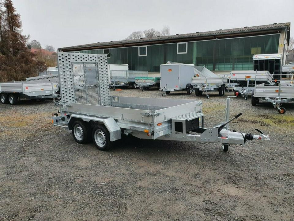 Böckmann Baumaschinen 3,5t Minibagger Kastenaufsatz Minibagger - Gépszállító utánfutó: 1 kép. Böckmann Baumaschinen 3,5t Minibagger Kastenaufsatz Minibagger - Gépszállító utánfutó: 1 kép.