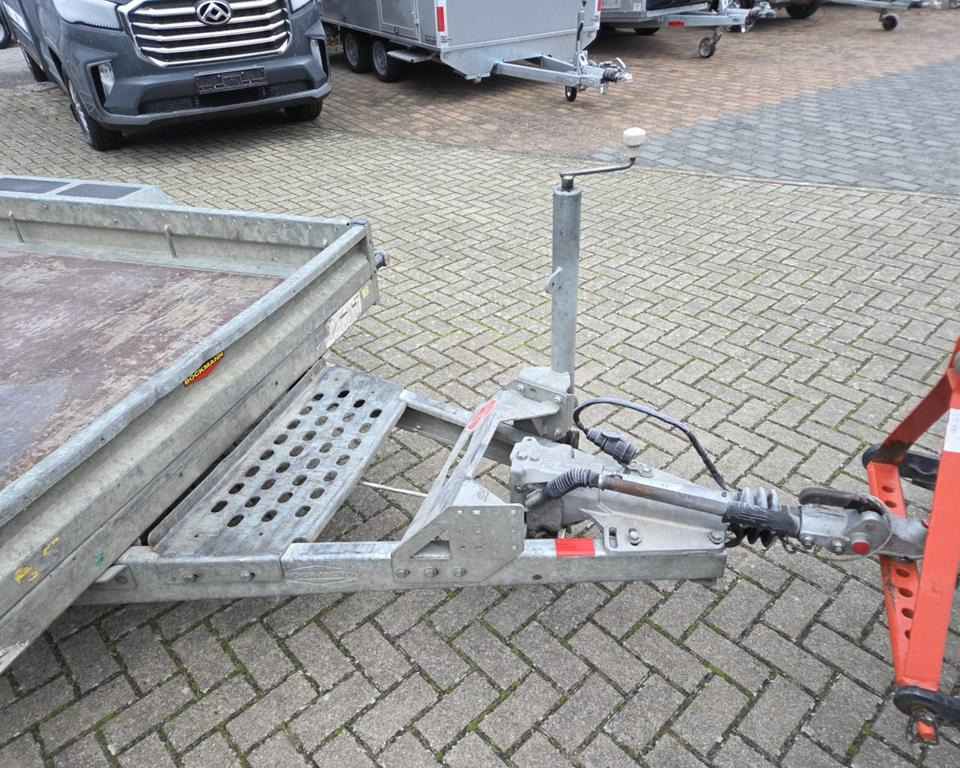 Böckmann Baumaschinentransporter, 3,5 to. Minibagger - Gépszállító utánfutó: 5 kép. Böckmann Baumaschinentransporter, 3,5 to. Minibagger - Gépszállító utánfutó: 5 kép.