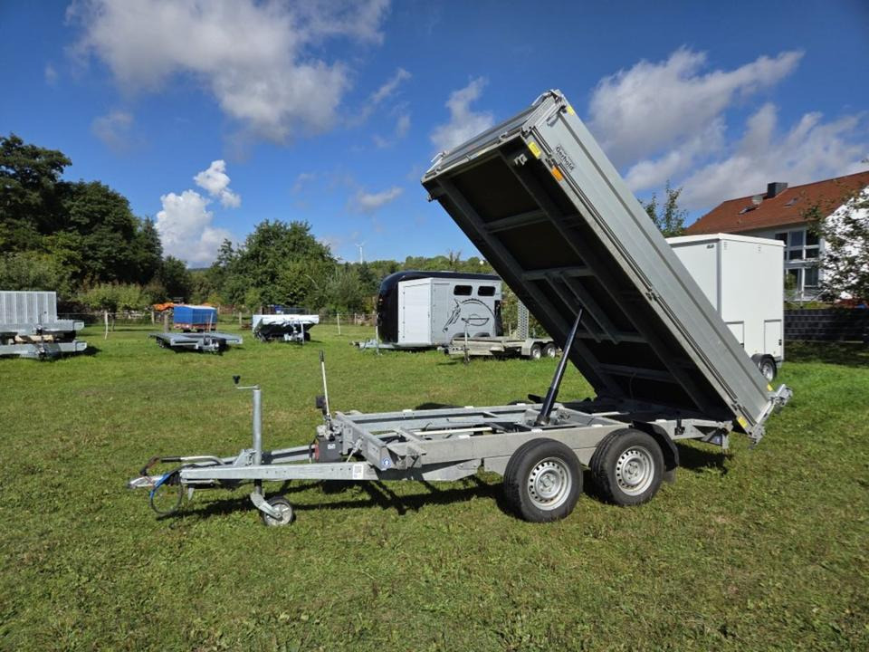 Böckmann DK-AL 3218/27P PKW-Anhänger Dreiseitenkipper, 2,7 to - Pótkocsi billenőplatós: 1 kép. Böckmann DK-AL 3218/27P PKW-Anhänger Dreiseitenkipper, 2,7 to - Pótkocsi billenőplatós: 1 kép.