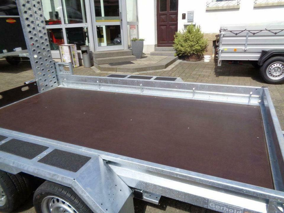 Böckmann, PKW-Anhänger, Baumaschinentransporter, 2,7 to. 100 km/h - Gépszállító utánfutó: 4 kép. Böckmann, PKW-Anhänger, Baumaschinentransporter, 2,7 to. 100 km/h - Gépszállító utánfutó: 4 kép.