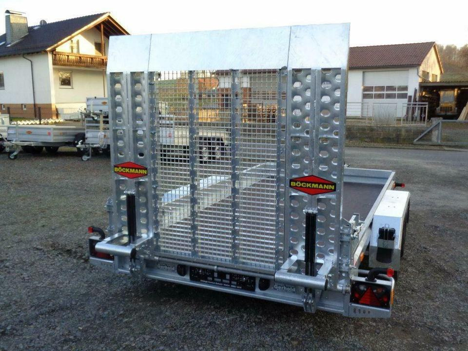 Böckmann, PKW-Anhänger, Baumaschinentransporter, 3,5 to. 100 km/h - Gépszállító utánfutó: 3 kép. Böckmann, PKW-Anhänger, Baumaschinentransporter, 3,5 to. 100 km/h - Gépszállító utánfutó: 3 kép.
