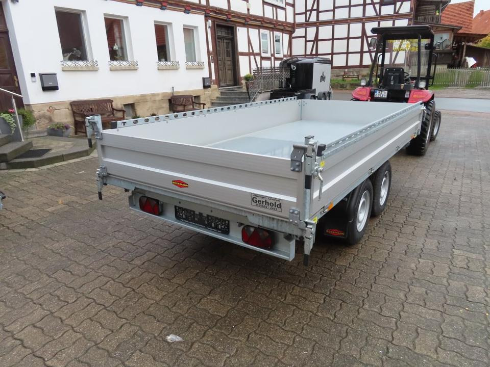 Böckmann, PKW Anhänger,Dreiseitenkipper, 3,5 to. Elektrokipper - Pótkocsi billenőplatós: 3 kép. Böckmann, PKW Anhänger,Dreiseitenkipper, 3,5 to. Elektrokipper - Pótkocsi billenőplatós: 3 kép.