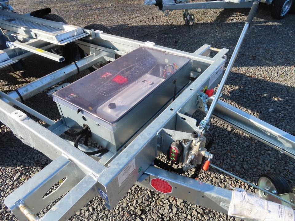 Böckmann PKW-Anhänger Elektro-Dreiseitenkipper 3,5 to Stahlbord. - Pótkocsi billenőplatós: 5 kép. Böckmann PKW-Anhänger Elektro-Dreiseitenkipper 3,5 to Stahlbord. - Pótkocsi billenőplatós: 5 kép.