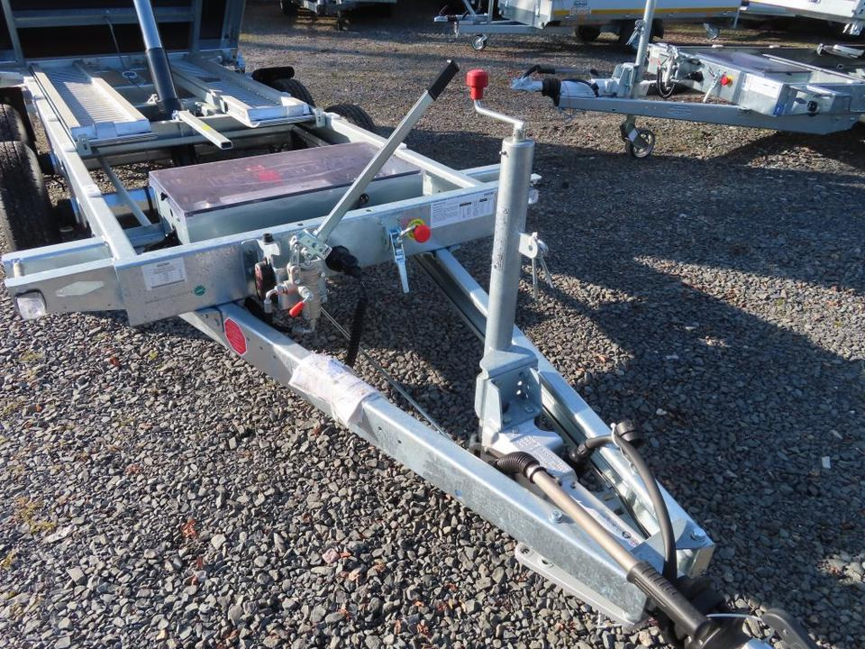 Böckmann PKW-Anhänger Elektro-Dreiseitenkipper 3,5 to Stahlbord. - Pótkocsi billenőplatós: 4 kép. Böckmann PKW-Anhänger Elektro-Dreiseitenkipper 3,5 to Stahlbord. - Pótkocsi billenőplatós: 4 kép.