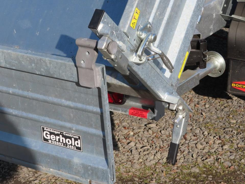 Böckmann PKW-Anhänger Elektro-Dreiseitenkipper 3,5 to Stahlbord. - Pótkocsi billenőplatós: 3 kép. Böckmann PKW-Anhänger Elektro-Dreiseitenkipper 3,5 to Stahlbord. - Pótkocsi billenőplatós: 3 kép.