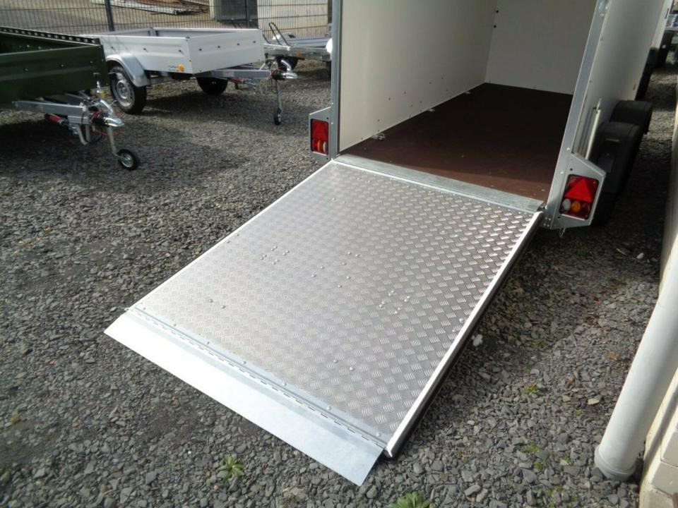 Böckmann PKW-Anhänger, KT3015/20 M-F, Auffahrrampe, 2,0 to. - Pótkocsi dobozos: 3 kép. Böckmann PKW-Anhänger, KT3015/20 M-F, Auffahrrampe, 2,0 to. - Pótkocsi dobozos: 3 kép.