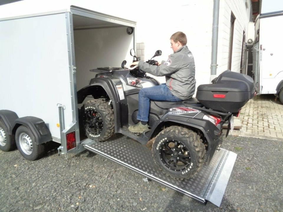 Böckmann PKW-Anhänger, KT3015/20 M-F, Auffahrrampe, 2,0 to. - Pótkocsi dobozos: 1 kép. Böckmann PKW-Anhänger, KT3015/20 M-F, Auffahrrampe, 2,0 to. - Pótkocsi dobozos: 1 kép.