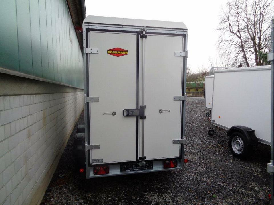 Böckmann PKW-Anhänger Kofferanhänger 2,0 to. 100 km/h - Pótkocsi dobozos: 2 kép. Böckmann PKW-Anhänger Kofferanhänger 2,0 to. 100 km/h - Pótkocsi dobozos: 2 kép.