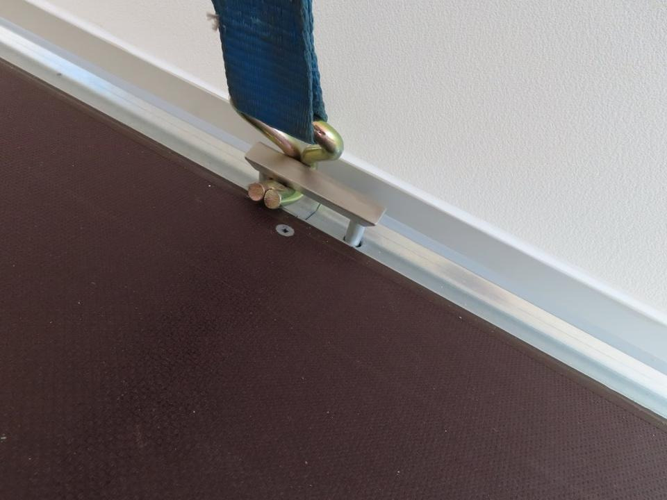 Pótkocsi dobozos Böckmann PKW-Anhänger Kofferanhänger KH 4121/27 F 2,7t Tür: 12 kép. Pótkocsi dobozos Böckmann PKW-Anhänger Kofferanhänger KH 4121/27 F 2,7t Tür: 12 kép.