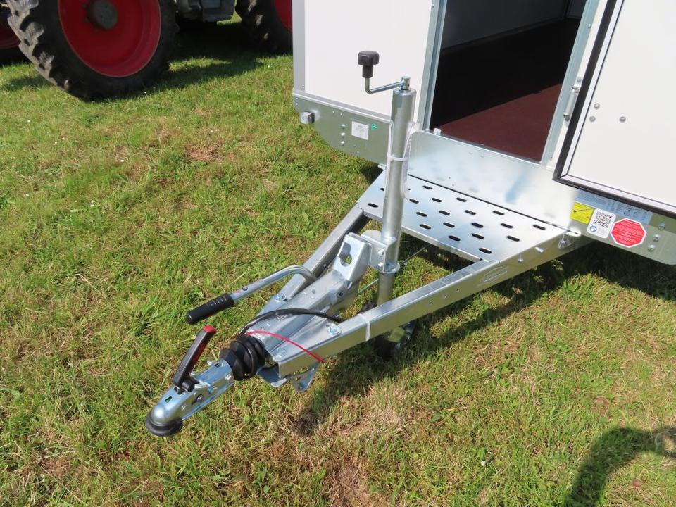 Böckmann PKW-Anhänger Kofferanhänger KH 4121/27 F 2,7t Tür - Pótkocsi dobozos: 4 kép. Böckmann PKW-Anhänger Kofferanhänger KH 4121/27 F 2,7t Tür - Pótkocsi dobozos: 4 kép.