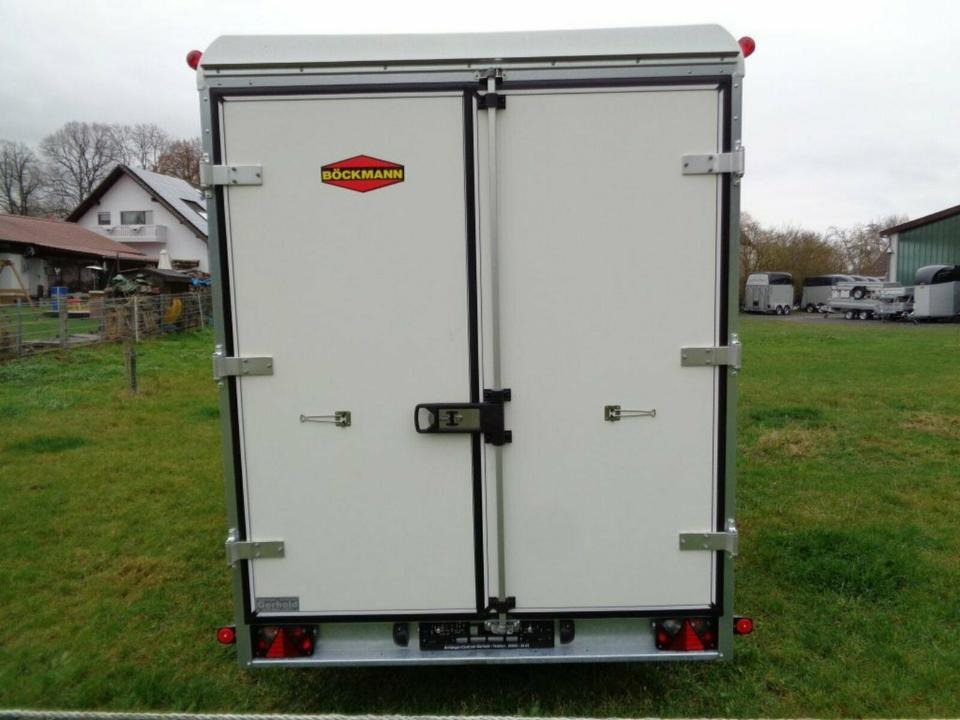 Böckmann, PKW Anhänger, Kofferanhänger KT 4018/27 H, 100 km/h - Pótkocsi dobozos: 3 kép. Böckmann, PKW Anhänger, Kofferanhänger KT 4018/27 H, 100 km/h - Pótkocsi dobozos: 3 kép.