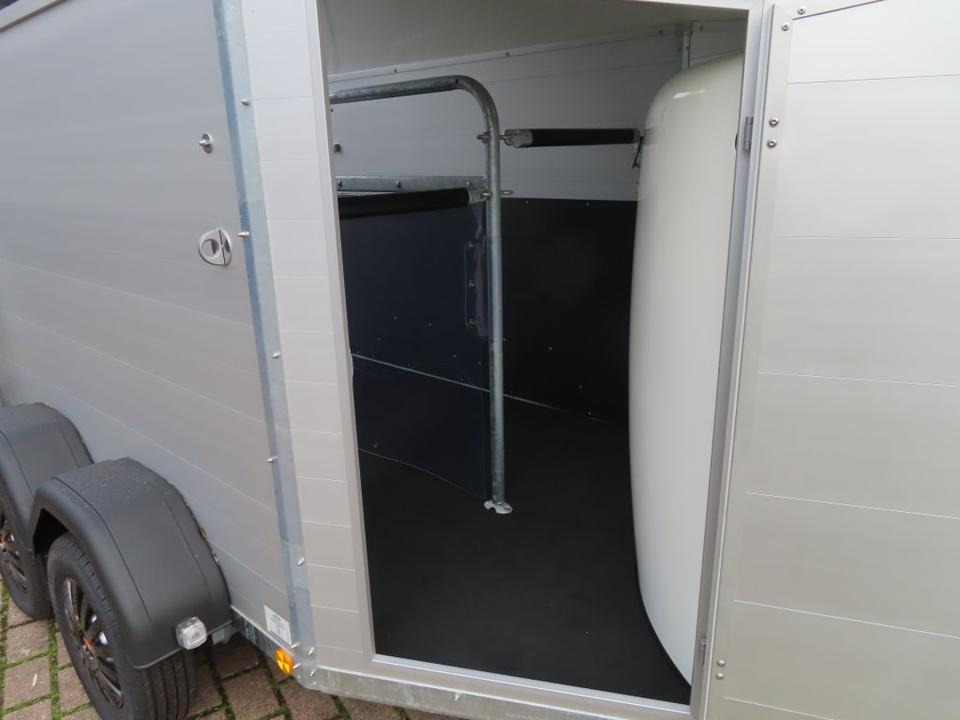 Böckmann Pferdeanhänger, Champion, Esprit, Sattelkammer, 100 km/h - Lószállító utánfutó: 4 kép. Böckmann Pferdeanhänger, Champion, Esprit, Sattelkammer, 100 km/h - Lószállító utánfutó: 4 kép.