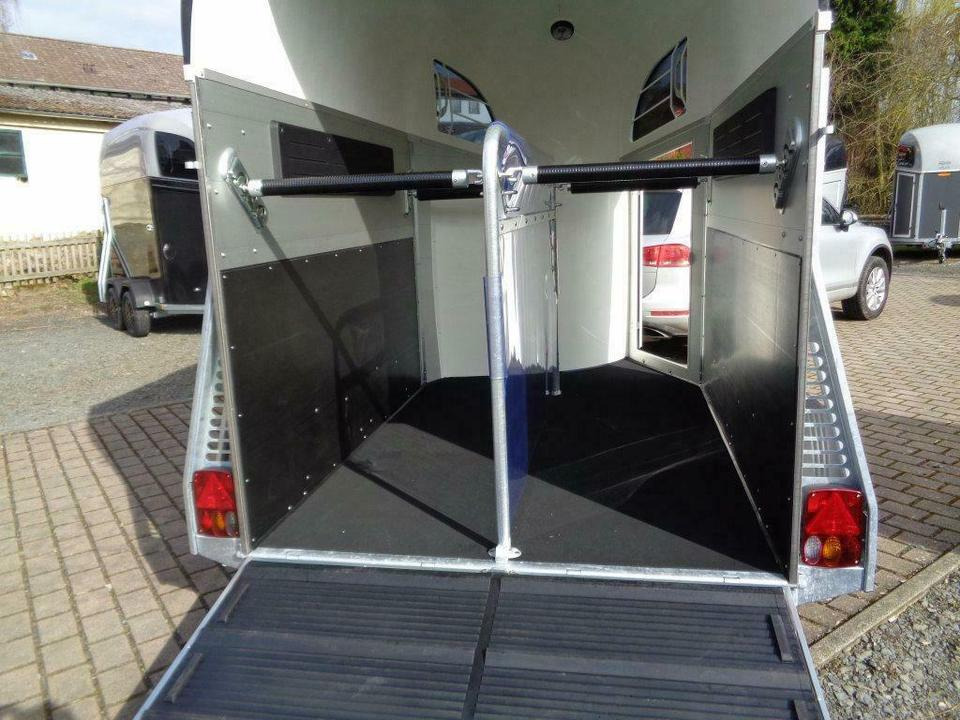 Böckmann Pferdeanhänger, Champion R, ALUBODEN, SaKa, 100 km/h - Lószállító utánfutó: 4 kép. Böckmann Pferdeanhänger, Champion R, ALUBODEN, SaKa, 100 km/h - Lószállító utánfutó: 4 kép.