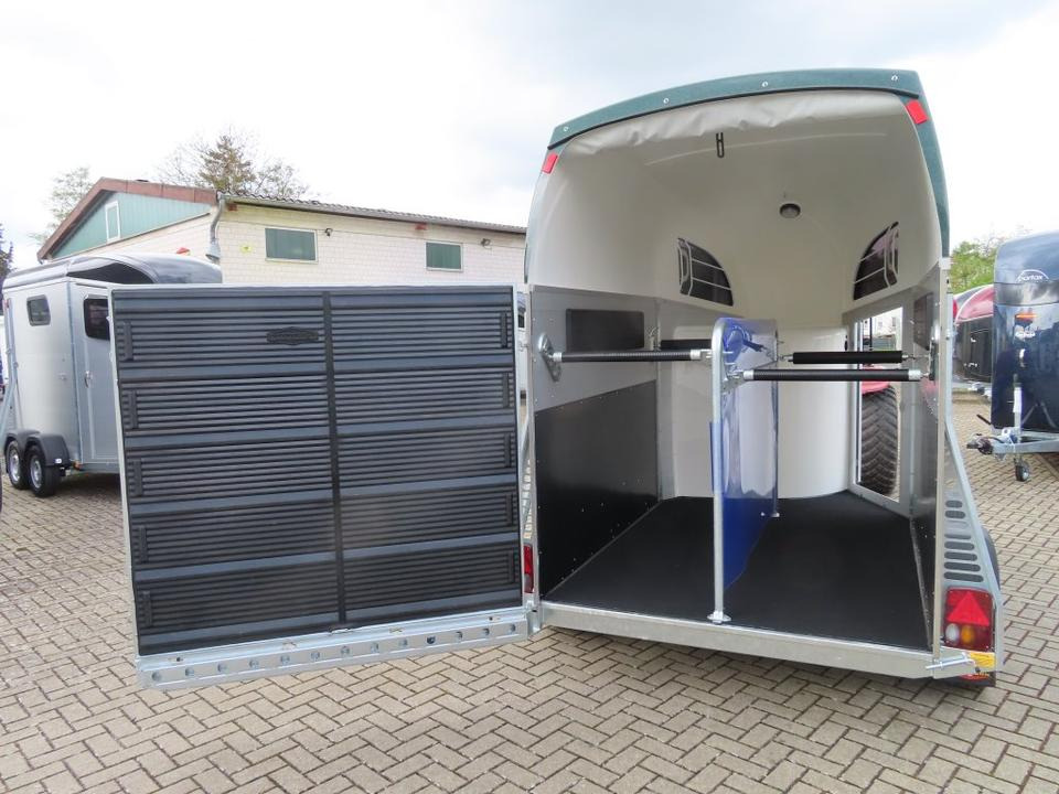 Böckmann Pferdeanhänger Champion R Flügeltür Saka. 100km/h - Lószállító utánfutó: 1 kép. Böckmann Pferdeanhänger Champion R Flügeltür Saka. 100km/h - Lószállító utánfutó: 1 kép.