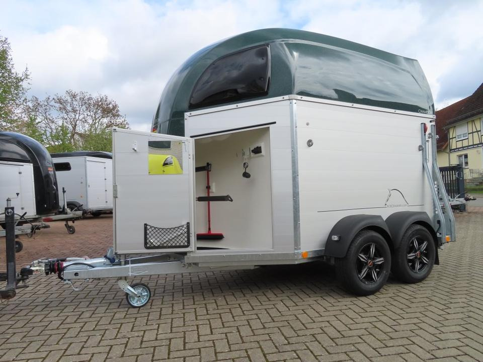 Böckmann Pferdeanhänger Champion R Flügeltür Saka. 100km/h - Lószállító utánfutó: 5 kép. Böckmann Pferdeanhänger Champion R Flügeltür Saka. 100km/h - Lószállító utánfutó: 5 kép.