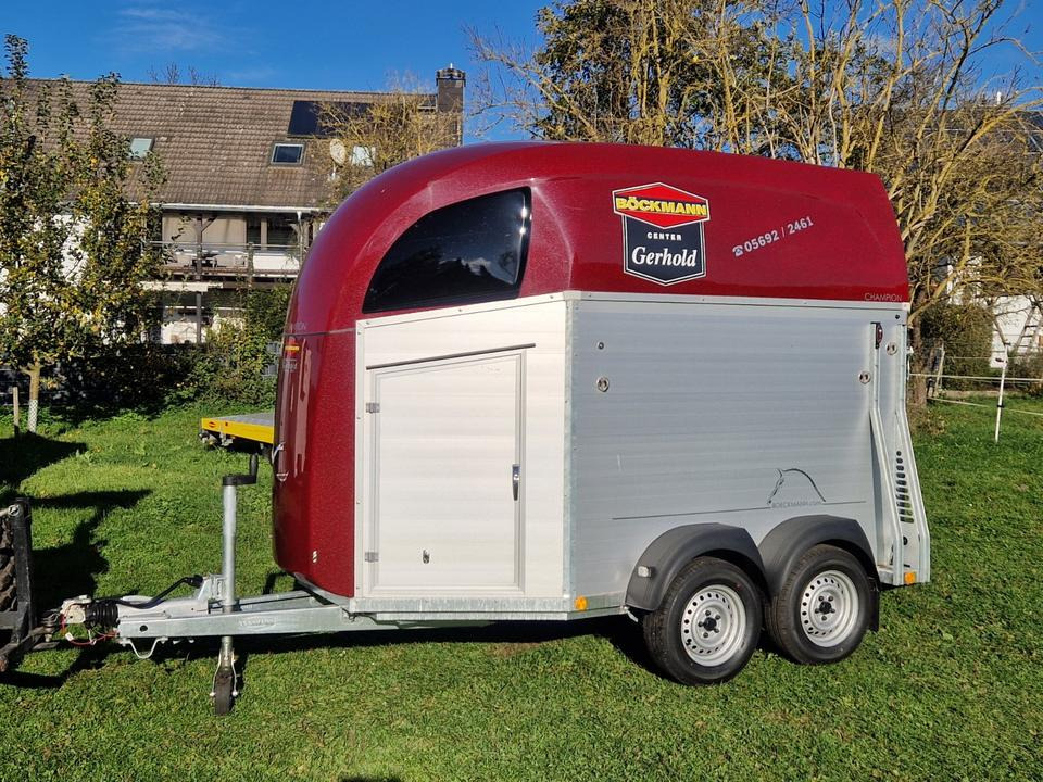 Böckmann Pferdeanhänger Champion R, SaKa., 100 km/h - Lószállító utánfutó: 1 kép. Böckmann Pferdeanhänger Champion R, SaKa., 100 km/h - Lószállító utánfutó: 1 kép.