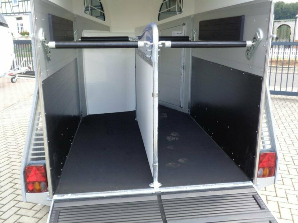 Böckmann Pferdeanhänger Champion R Sattelkammer Aluboden - Lószállító utánfutó: 5 kép. Böckmann Pferdeanhänger Champion R Sattelkammer Aluboden - Lószállító utánfutó: 5 kép.