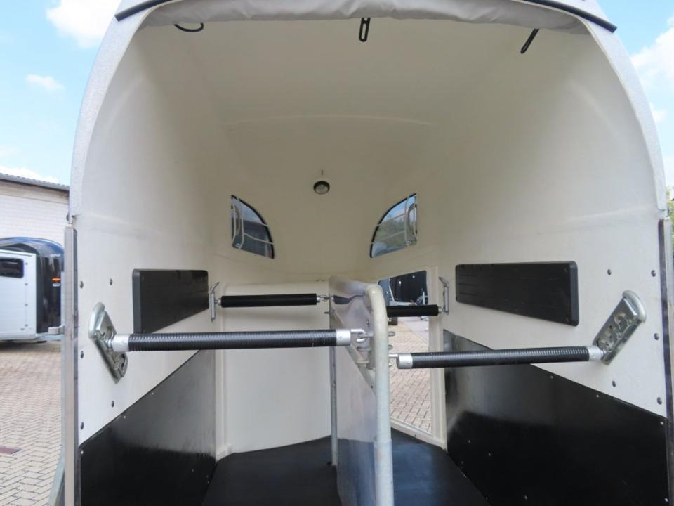 Böckmann Pferdeanhänger, Comfort, Alub. Sattelk. 100 km/h, top - Lószállító utánfutó: 5 kép. Böckmann Pferdeanhänger, Comfort, Alub. Sattelk. 100 km/h, top - Lószállító utánfutó: 5 kép.