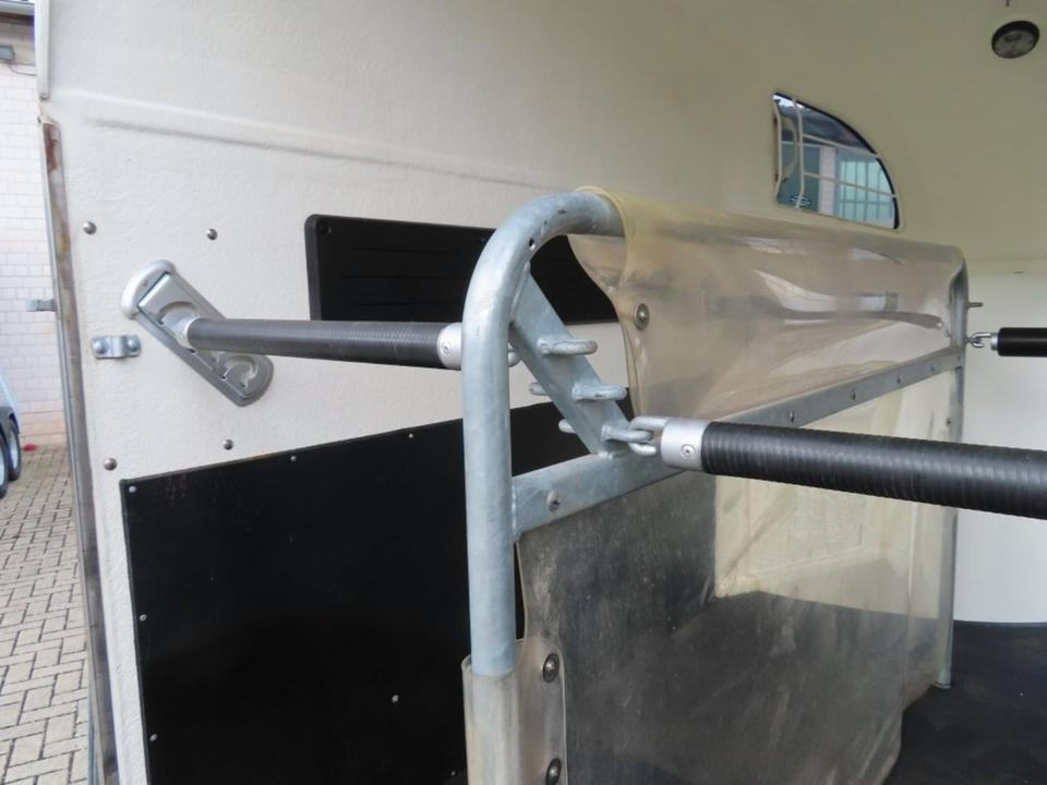 Böckmann Pferdeanhänger, Comfort, Alub. Sattelk. 100 km/h, top - Lószállító utánfutó: 4 kép. Böckmann Pferdeanhänger, Comfort, Alub. Sattelk. 100 km/h, top - Lószállító utánfutó: 4 kép.