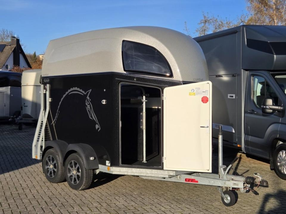 Böckmann Pferdeanhänger, Comfort, Alub. Sattelk. 100 km/h, top - Lószállító utánfutó: 2 kép. Böckmann Pferdeanhänger, Comfort, Alub. Sattelk. 100 km/h, top - Lószállító utánfutó: 2 kép.