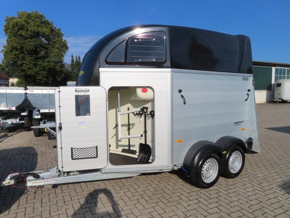 Humbaur,Pferdeanhänger, Xanthos Aero, 2,4 to. SaKa.100 Km/h - Lószállító utánfutó: 1 kép. Humbaur,Pferdeanhänger, Xanthos Aero, 2,4 to. SaKa.100 Km/h - Lószállító utánfutó: 1 kép.